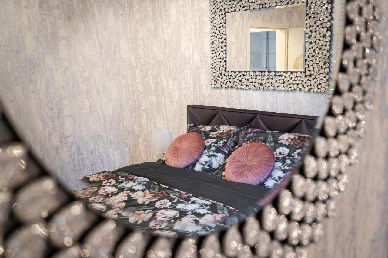 Beautiful Three Bedrooms Apartment With Free Parking Close To The Danube Coast Budapest Exterior photo