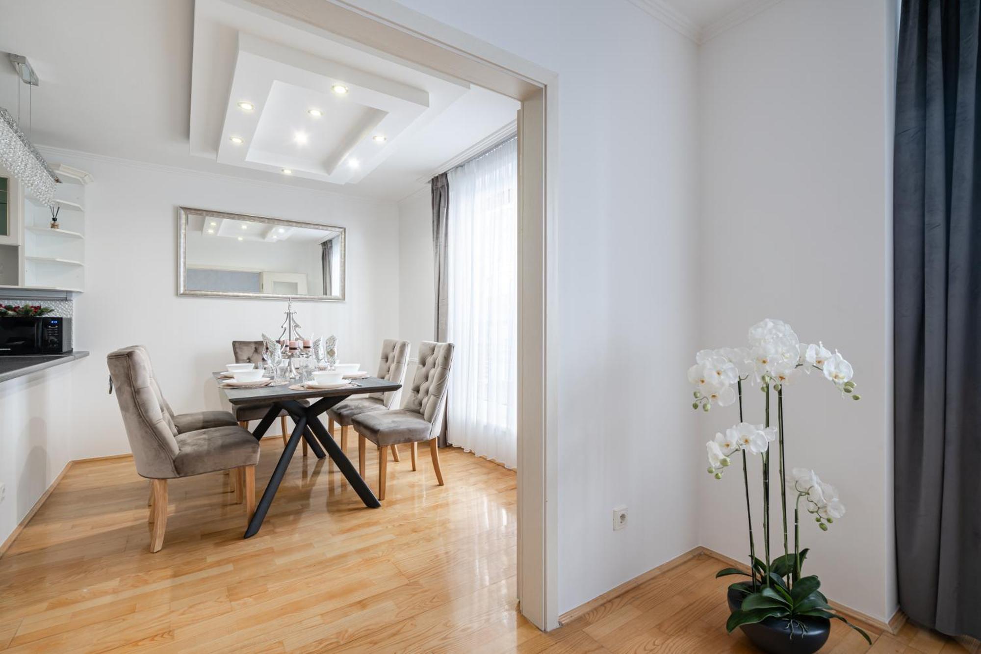 Beautiful Three Bedrooms Apartment With Free Parking Close To The Danube Coast Budapest Exterior photo